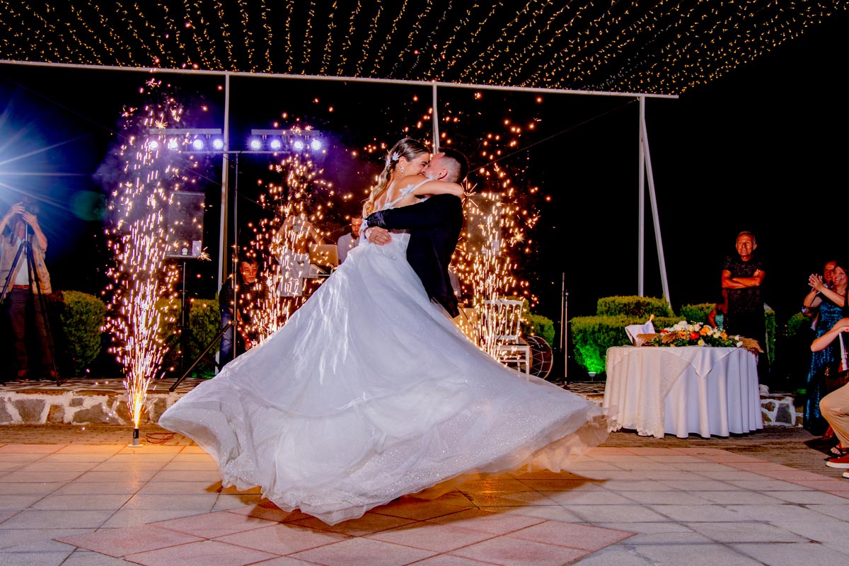 Σπύρος & Εύη - Θεσσαλονίκη : Real Wedding by Caravel Studio
